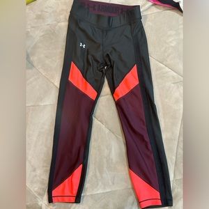 Adorable underarmour size m yoga pants